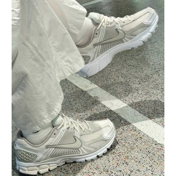S.G Nike Wmns Zoom Vomero 5  FJ2028-107 女鞋 米白 燕麥奶 復古 緩震 運動鞋