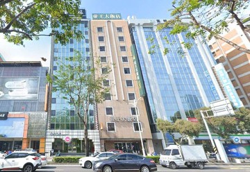 新灣區中央公園首排綠景大面寬帝王飯店｜高雄市前金區中華三路