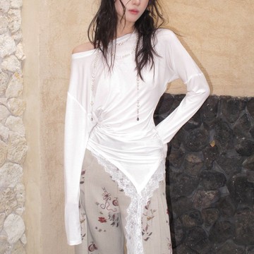 【天絲法式】露肩蕾絲飄帶斜肩不規則長袖T恤