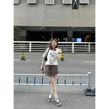 設計感百搭顯高包臀豹紋半身裙