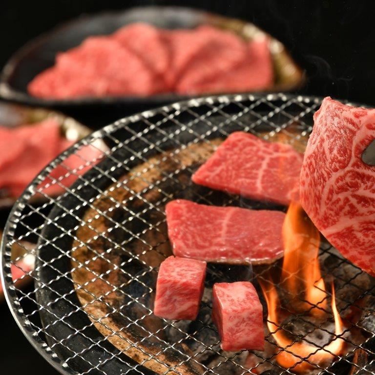 松阪牛焼肉用（肩ロース） ギフト プレゼント ご褒美 贈り物 贈答品  送料無料