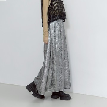 QUEENSHOP_ S 女裝 金屬感光澤傘擺鬆緊長裙 現+預 【03021575】