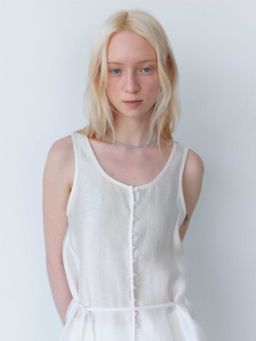 SLEEVELESS BUTTON BLOUSE