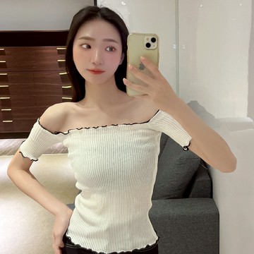 滾木耳邊斷袖上衣【3811】Sandy33實拍春夏新款韓系INS休閒百搭氣質露肩一字領短袖撞色坑條上衣針織衫 針織上衣
