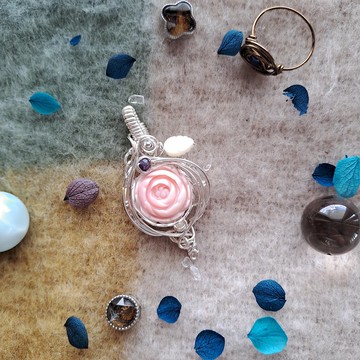 【山眠】綻放 女王貝雕花墜飾