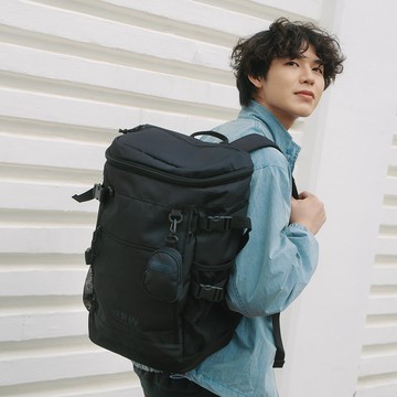 風格前線系列17吋電腦後背包-黑色 OD253121BK