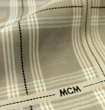 MCM 古董頭巾 口袋巾 棕米色 19 x 18 英吋。