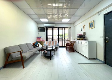 泰山華廈大三房+坡平車位｜新北市泰山區辭修路