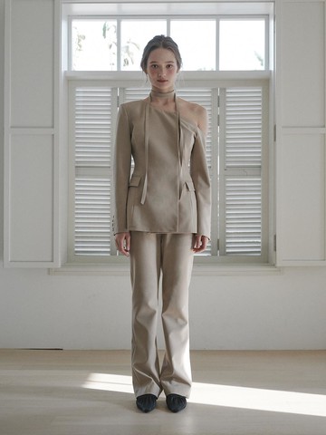Semi Bootcut Pleated Trousers [Beige]