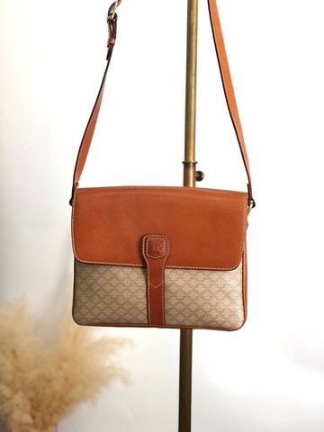 【 日本直送 名牌中古包 】CELINE  સੇલિન 馬卡龍風 側背包 米色 壓印 Logo PVC 皮革 vintage 復古 hwdc65