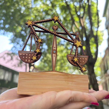 星座木製嬰兒房擺飾 – 天秤座手繪獎盃 - 可自訂姓名