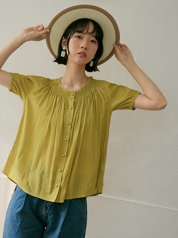 質感細褶圓領開襟排釦鬆緊袖微透膚上衣