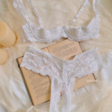 未滿 性感蕾絲鋼圈火辣文胸套裝鏤空歡趣