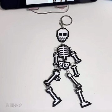 優質新品🗣️拼豆成品 像素骷髏 壓克力創意掛件 鑰匙圈吊飾 收藏送禮 個性手工藝品 小眾設計 獨特風格 隨身掛飾5f8E