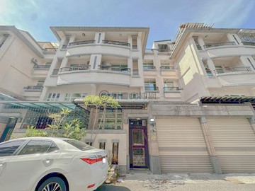 獨家!鳳山頂新#過埤國小稀有前院大地坪雙車墅｜高雄市鳳山區過仁街