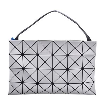 ISSEY MIYAKE 三宅一生BAOBAO亮面幾何方格6X4拉鍊斜背包(白色)