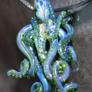 【Dream Glass Art】小眾原創設計 手工多彩琉璃章魚造型吊墜H色