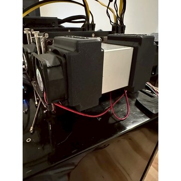 NVIDIA Tesla V100 風罩