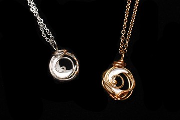 【水晶系列】白蝶貝 百搭迷你墜 附銅鍊 _ 弦月 (詳見描述)