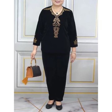 媽媽休閑運動套裝中老年金絲絨寬松遮肉上衣胖mm大碼女裝春秋衛衣