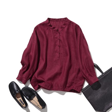 適合各種場合，成為百變造型的焦點單品。長袖亞麻襯衫，酒紅色，250921-3