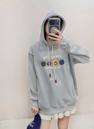 冬日療癒系微笑穿搭首選抓絨連帽T