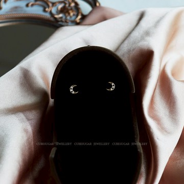 通體925純銀鏤空鑲鉆月亮耳環復古可愛氣質迷你小耳垂適合的耳釘1入