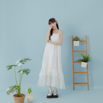 QUEENSHOP_ S 女裝 光澤紗紗荷葉傘擺細肩洋裝 三色售 現+預 【03060318】