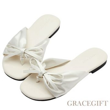 【Grace Gift】甜心緞光雲感蝴蝶結平底夾腳拖鞋 米白