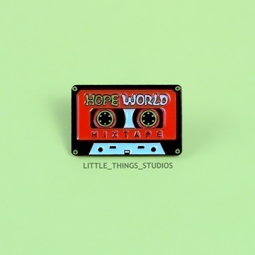 HOPE WORLD 復古 徽章 胸針 錄音帶 卡帶 美式 金屬 army 現貨 男團 韓團 bts 防彈 SBA007