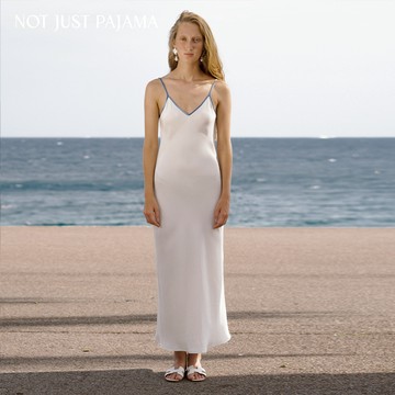 NotJustPajama水系列 22姆米真絲緞面反做玻尿酸吊帶連身睡裙 - 單寧駝色-L