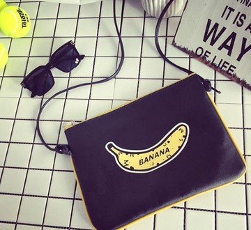 直購 【JP.美日韓】韓國 原裝版本 小香蕉 男 側背包 手拿包 腰包 外出 旅行包 化妝包 男 側背包 手拿包