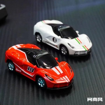 🛒台現 免運🛒問北風 1:64合金 遙🚚控 賽車 手機鏈接遙🚚控 新款便捷式玩具 迷你版玩具 男孩生日禮物 炫酷模型玩具