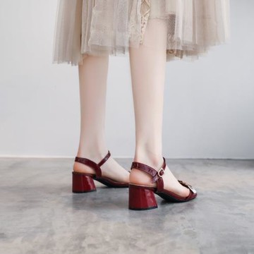 時裝小眾涼鞋女夏季中跟2025年新款女氣質仙女鞋爆款一字帶高跟鞋