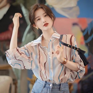 抽象印花雪紡襯衫女薄款夏季寬松顯瘦翻領獨特上衣條紋防曬襯衣潮