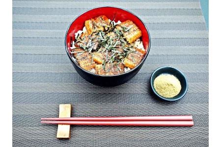 和歌山の老舗専門店の味　国産うなぎ、熊野牛のうな牛丼セットA