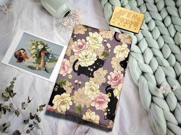 貓咪系列-日本薄棉布紫底燙金牡丹花小黑貓布書套-布書衣A5/25K