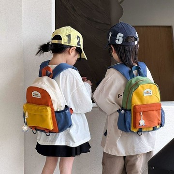 🍭臺灣出貨🍭大中小號拼色幼兒園書包潮男童韓版女童輕便雙肩包小學生出遊揹包