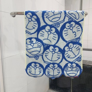 日本直送 D118 哆啦A夢 純棉厚手感 34*80cm 毛巾丸真刺繡藝術造型毛巾 吸水快乾純棉長毛巾 擦髮洗臉毛巾