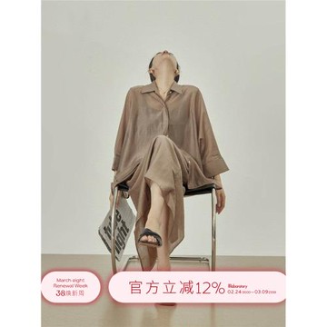 周里物女裝春季2025新款干練氣質女裝套裝翻領襯衫高腰兩件套裙裝