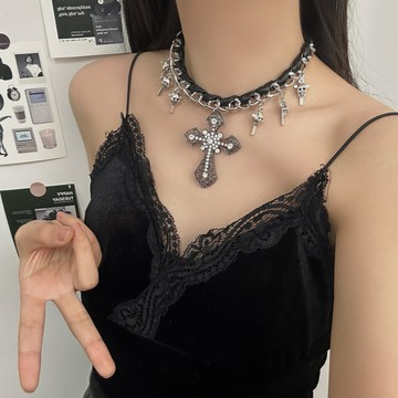 【台灣公司 可打統編】免運 暗黑朋克重工風鉚釘十字架鑲嵌項鏈女小眾時尚潮流設計感鎖骨鏈 可開發票 全館五折 工廠現貨直銷 新品特價 z9211