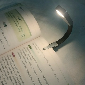 【現貨】不再打擾室友 書籤燈 充電款  LED小夜燈 超薄 夜間LED 便攜式 便籤燈 夾書燈 讀書燈 交換禮物｜領券最高折$220