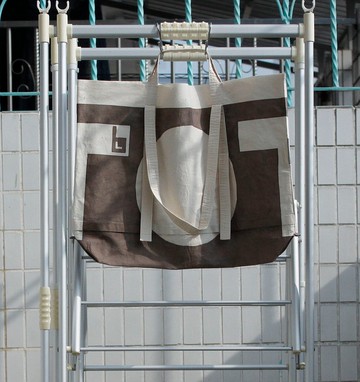 黑底白色TOTE字體圖案帆布袋-T/BK-R-001