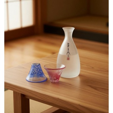 東洋佐佐木 富士山招福手工玻璃杯禮盒組 日本製， 雪點富士山， 酒杯口徑76 x 高度46mm/酒壺
