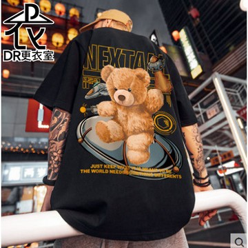 DR更衣室-T恤 Q版泰迪熊短袖上衣 男生衣服 大尺碼8XL 五分袖 衣服 圓領上衣 男裝【NL622283】