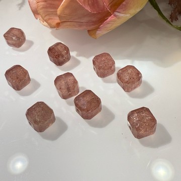 💕 𝓒. 𝓣 晶寶💕草莓晶 方糖 7.6mm左右 散珠 單珠 diy 設計