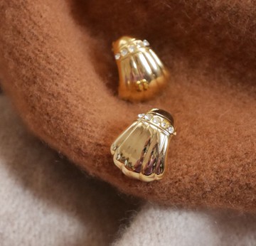 老又好古董珠寶 金色彎彎萊茵石夾式耳環 C1138