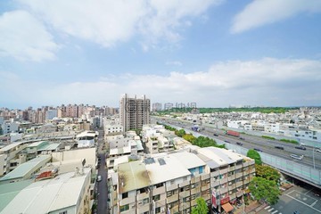 大昌商圈#高樓邊間#採光明亮大3房平車｜高雄市三民區建工路