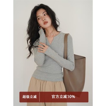 EM八月 灰色v領針織打底衫上衣女2025年秋季新款純色內搭長袖t恤