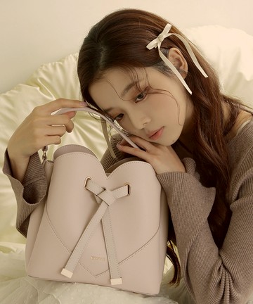 心型裁片扭結飾條三層手提肩背斜背包-暖光奶杏-心甜系列(BZ96529-60)